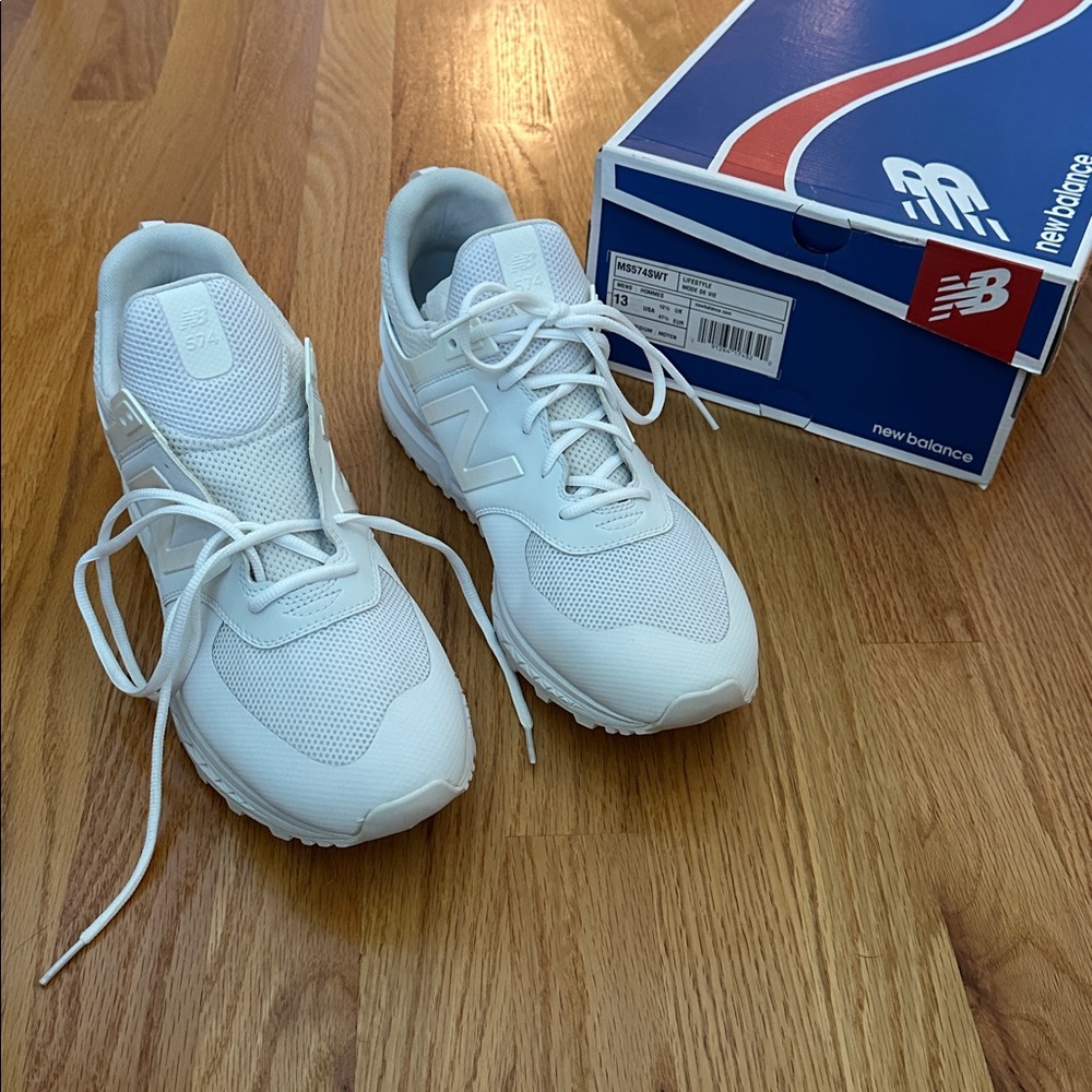NWT: White New Balance Mode De Vie Sneakers